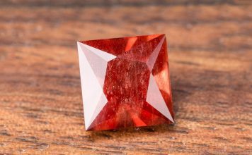 Солнечный камень